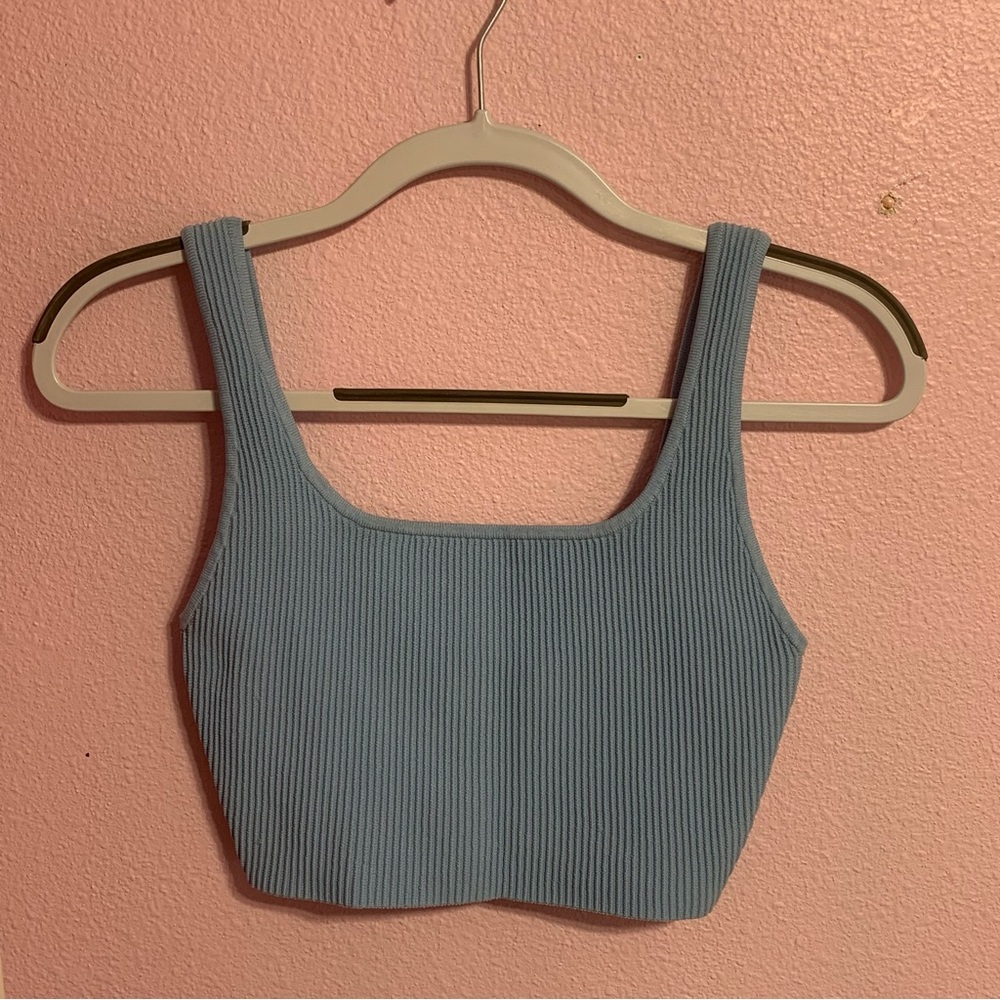 *SOLD* Aritzia Babaton Sculpt Knit Cropped Tank - Picture 2 of 5